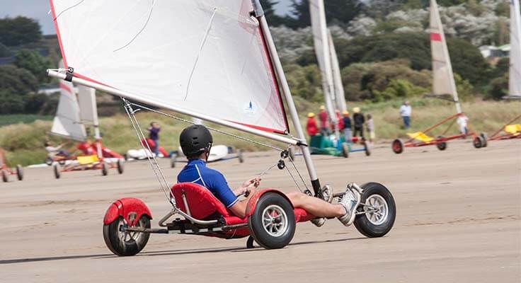 char à voile sur la plage