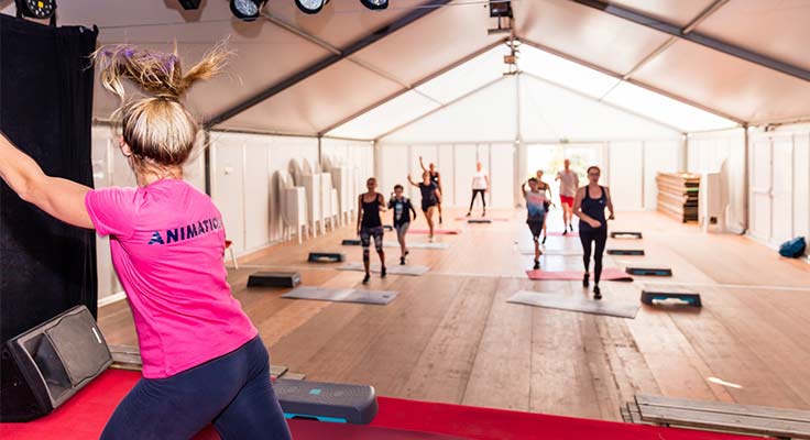 cours de fitness en intérieur