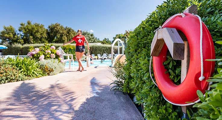 sécurité et maitre nageur à la piscine du Domaine du Ker Ys