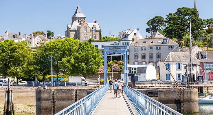 Ponton du port de Saint Nic dans le Finistère